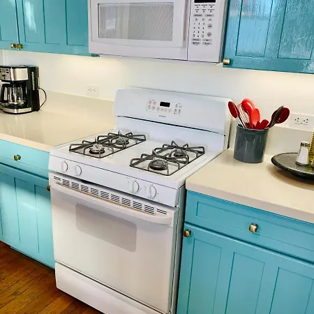 Pershing Place: Historic Home With Heated Spa/Pool By Zoo, Pearl, Golf, Witte